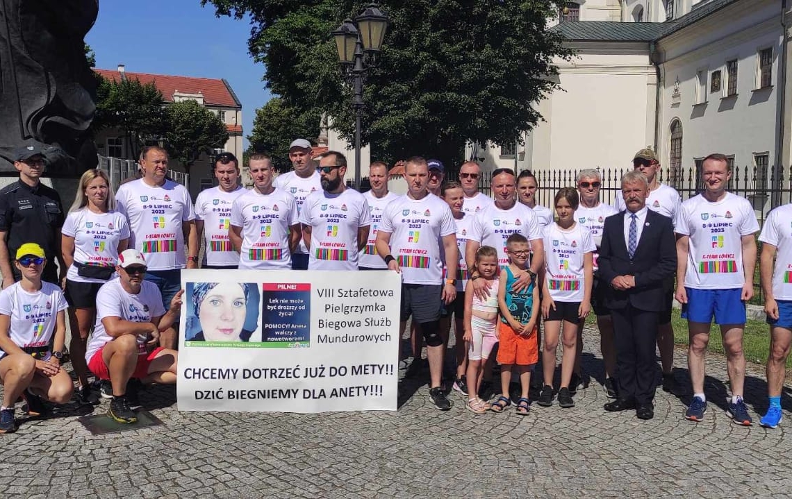 Pielgrzymka biegowa służb mundurowych wyruszyła z Łowicza na Jasną Górę