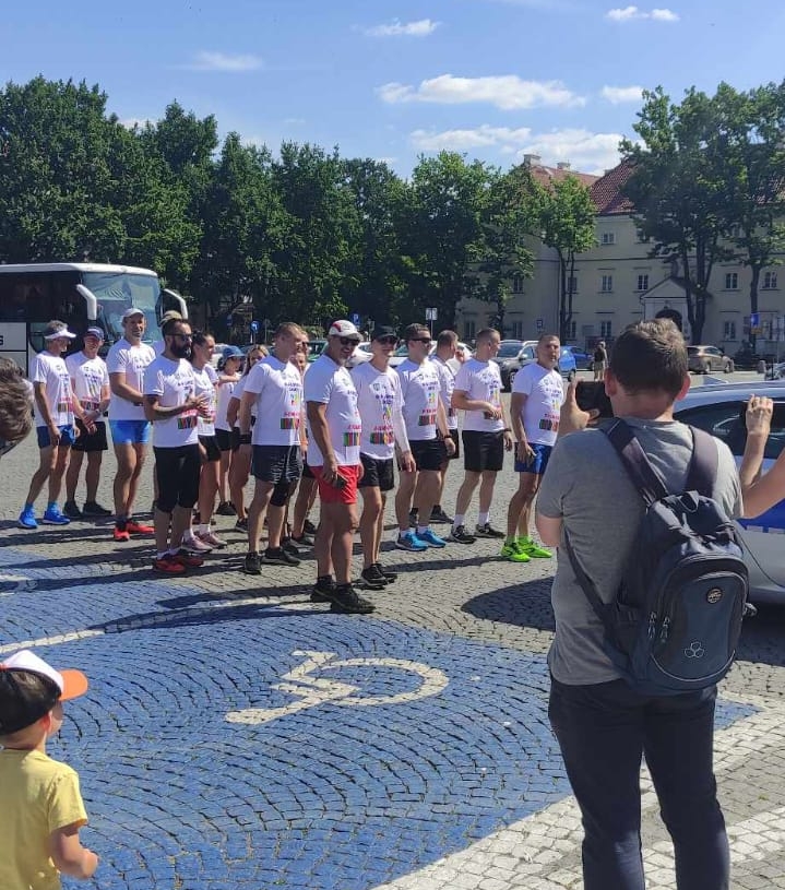 Pielgrzymka biegowa służb mundurowych wyruszyła z Łowicza na Jasną Górę