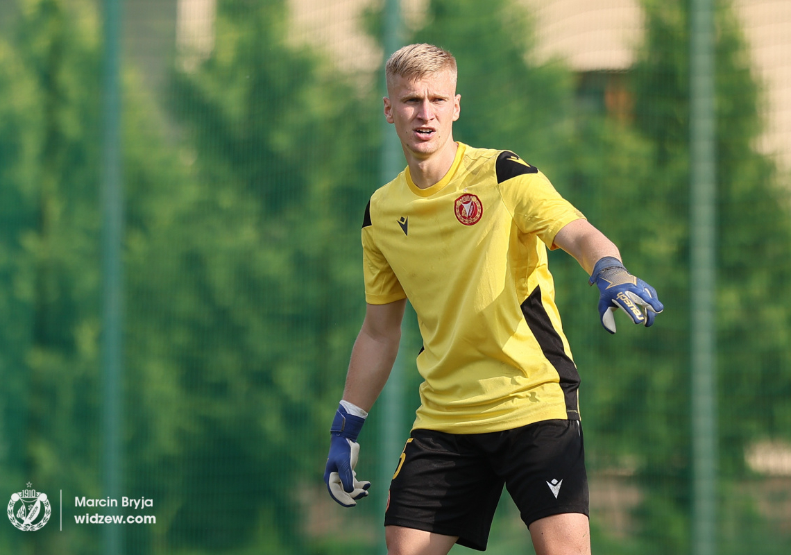 Jakub Szymański wciąż trenuje z Widzewem