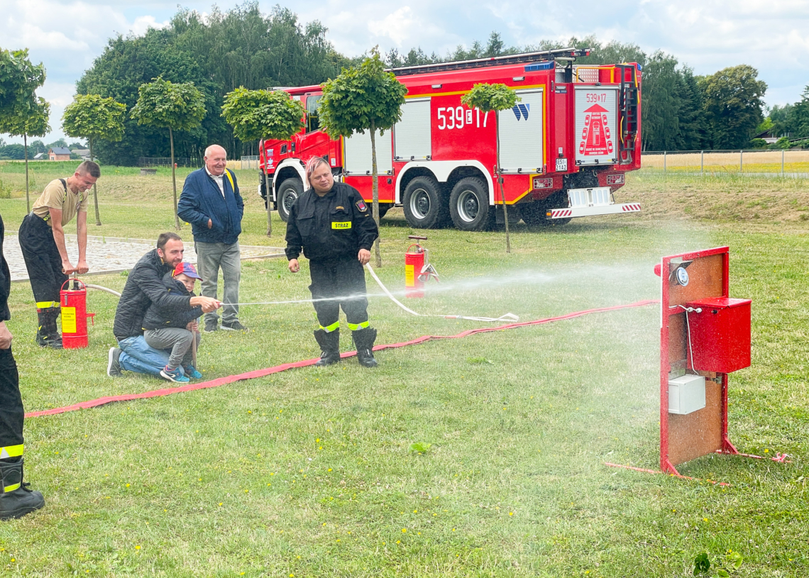 Piknik profilaktyczny "Bezpieczne wakacje" w Ostrowie Warckim