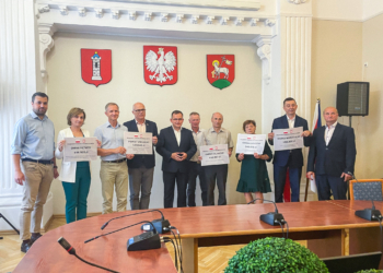 Przekazanie pieniędzy dla gmin powiatu wieluńskiego z Rządowego Funduszu Rozwoju Dróg