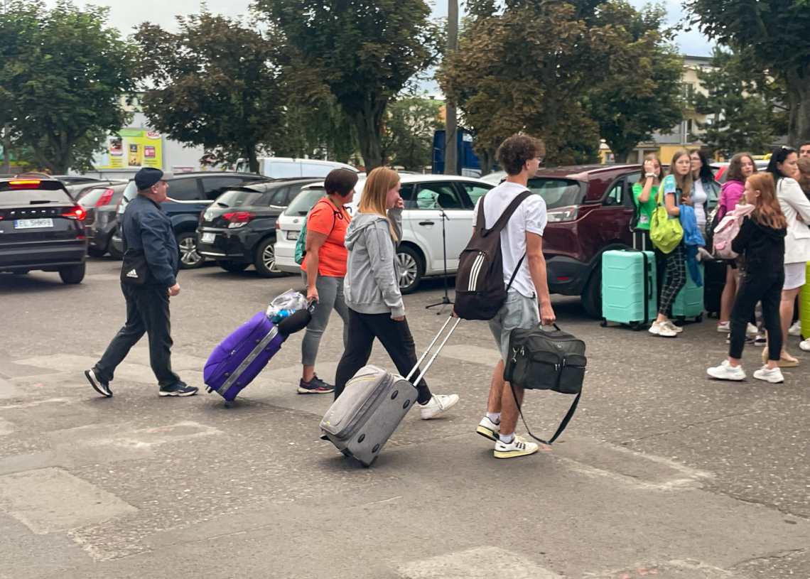 Dzieci i młodzież z powiatu wieluńskiego oraz pajęczańskiego wyruszyły na sportowe, letnie kolonie