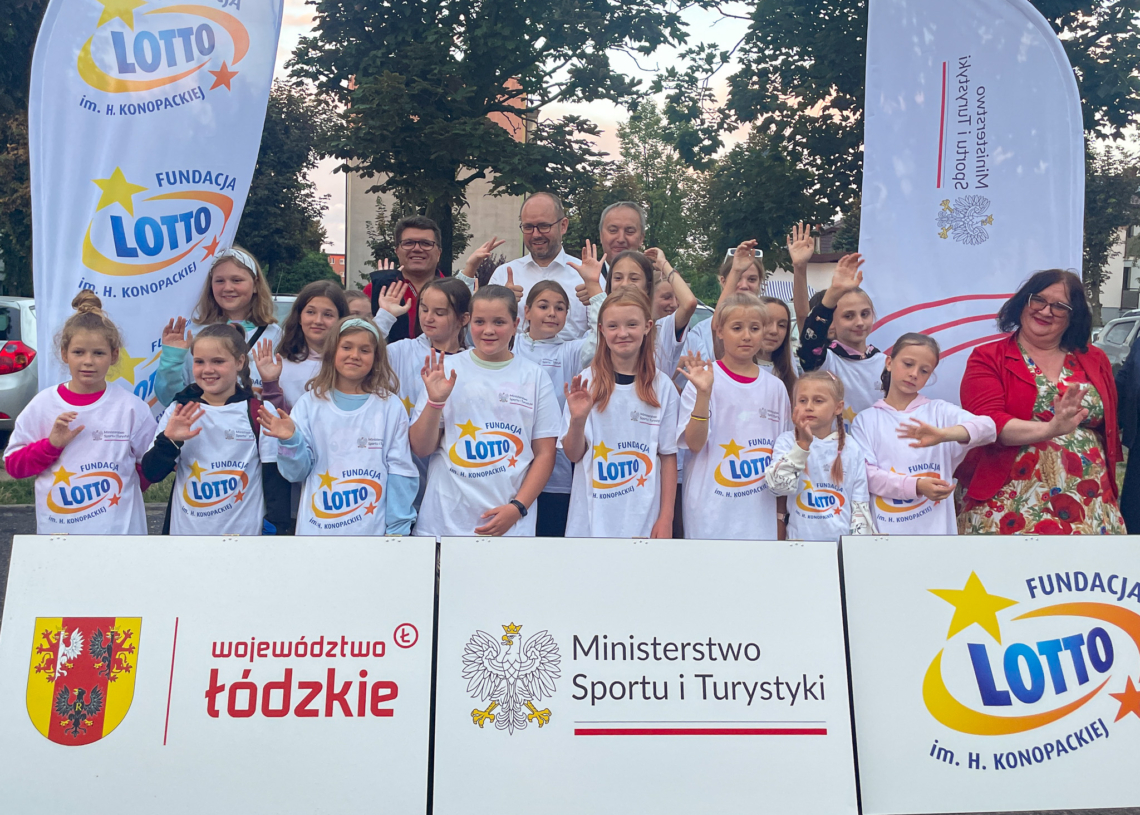 Dzieci i młodzież z powiatu wieluńskiego oraz pajęczańskiego wyruszyły na sportowe, letnie kolonie