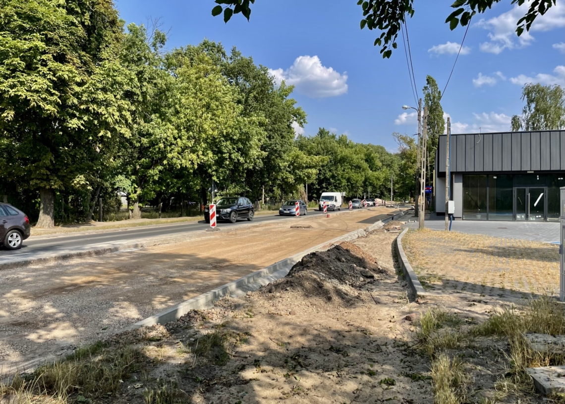 Na Krakowskiej od 3 lipca miały trwać prace bitumiczne, ale do tej pory się nie rozpoczęły [ZDJĘCIA + WIDEO]