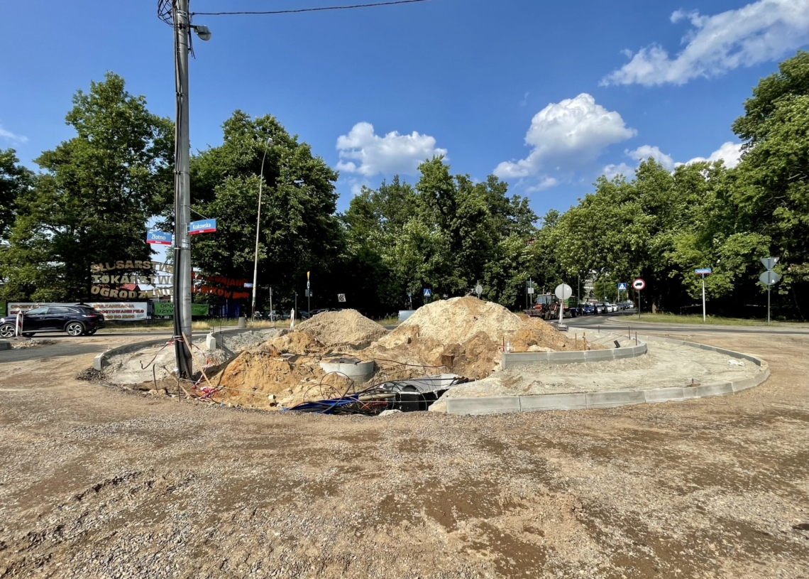 Na Krakowskiej od 3 lipca miały trwać prace bitumiczne, ale do tej pory się nie rozpoczęły [ZDJĘCIA + WIDEO]