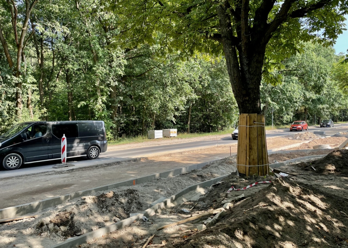 Na Krakowskiej od 3 lipca miały trwać prace bitumiczne, ale do tej pory się nie rozpoczęły [ZDJĘCIA + WIDEO]