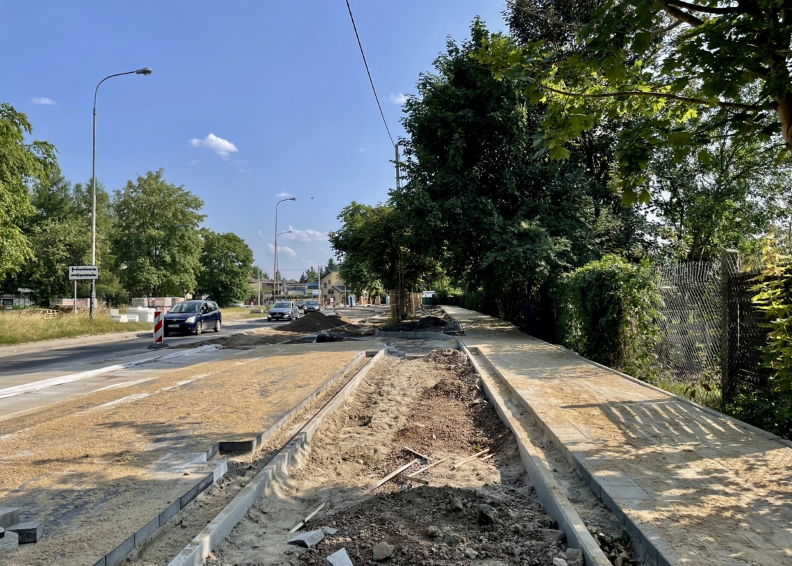 Na Krakowskiej od 3 lipca miały trwać prace bitumiczne, ale do tej pory się nie rozpoczęły [ZDJĘCIA + WIDEO]