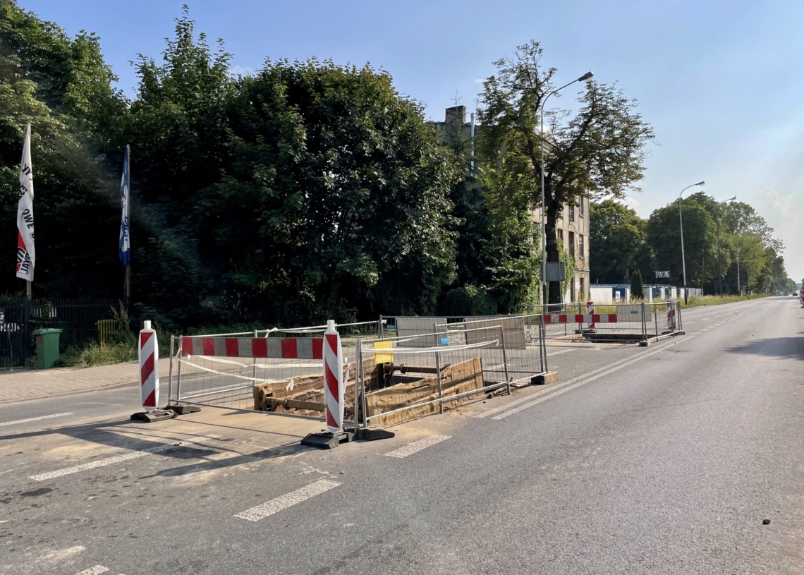 Przebudowa trasy tramwajowej do Konstantynowa. Błyskawiczna rozbiórka torowiska [ZDJĘCIA + WIDEO]