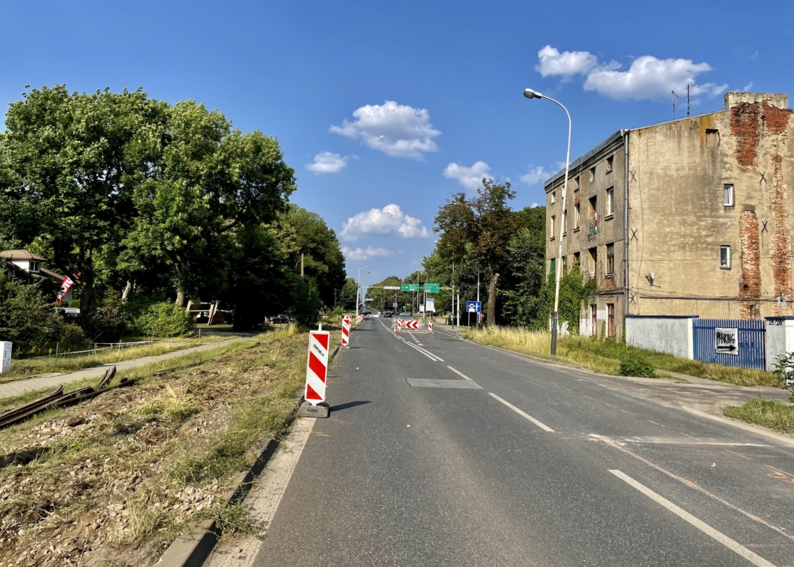 Przebudowa trasy tramwajowej do Konstantynowa. Błyskawiczna rozbiórka torowiska [ZDJĘCIA + WIDEO]