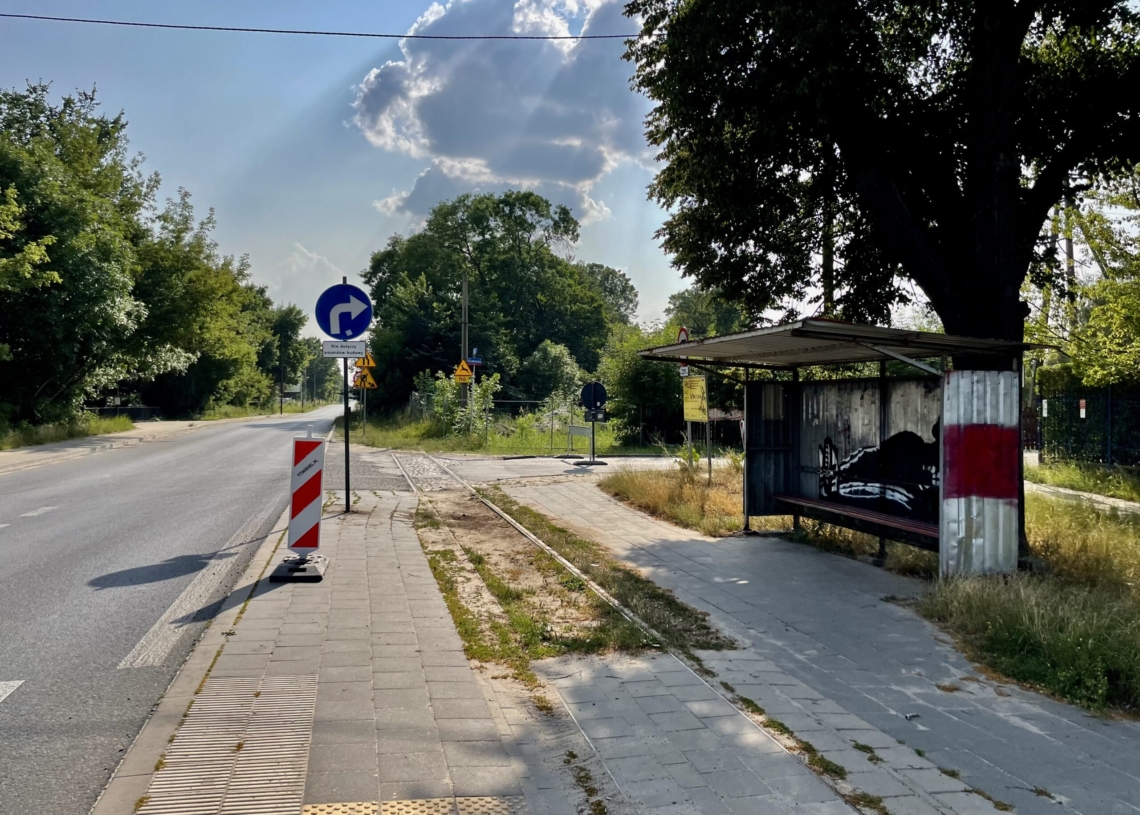 Przebudowa trasy tramwajowej do Konstantynowa. Błyskawiczna rozbiórka torowiska [ZDJĘCIA + WIDEO]