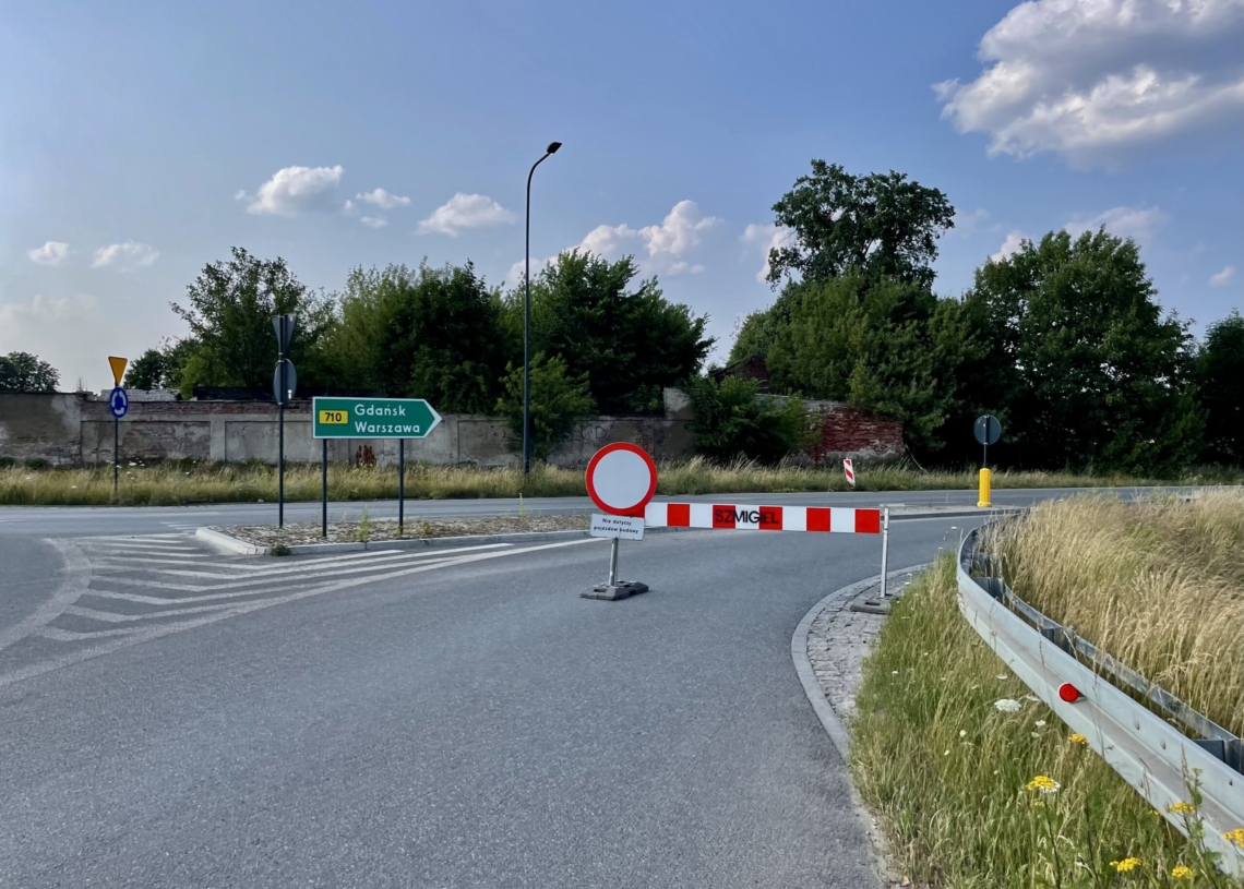 Przebudowa trasy tramwajowej do Konstantynowa. Błyskawiczna rozbiórka torowiska [ZDJĘCIA + WIDEO]