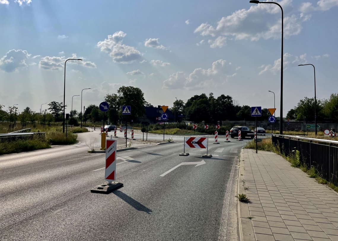 Przebudowa trasy tramwajowej do Konstantynowa. Błyskawiczna rozbiórka torowiska [ZDJĘCIA + WIDEO]