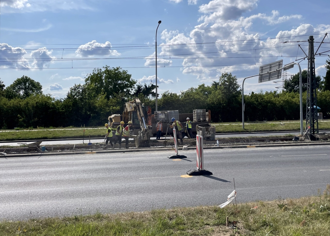 Drugi dzień wstrzymania ruchu tramwajowego na Włókniarzy i ogromne zatory na trasie ŁTR [ZDJĘCIA + WIDEO]