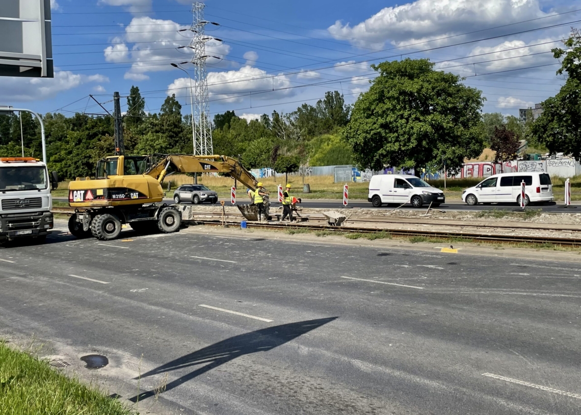 Drugi dzień wstrzymania ruchu tramwajowego na Włókniarzy i ogromne zatory na trasie ŁTR [ZDJĘCIA + WIDEO]