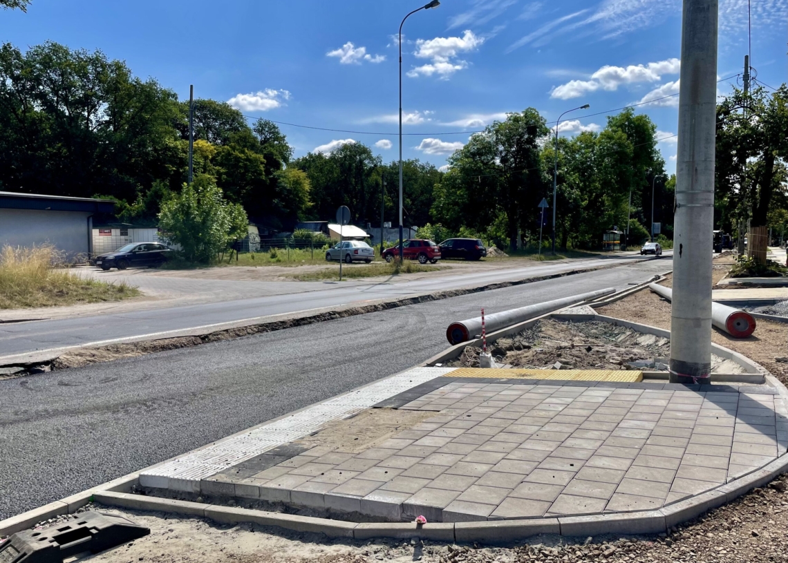 Przebudowa Krakowskiej. Drogowcy w końcu układają asfalt [ZDJĘCIA]