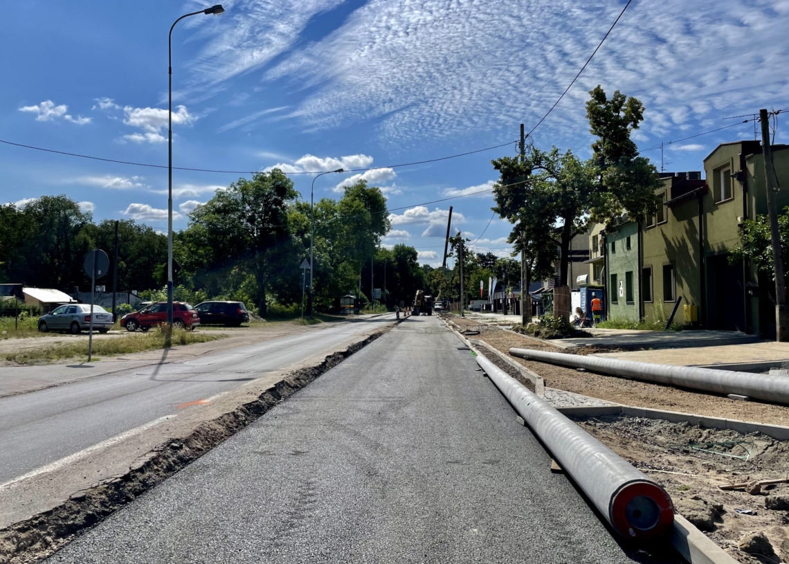 Przebudowa Krakowskiej. Drogowcy w końcu układają asfalt [ZDJĘCIA]