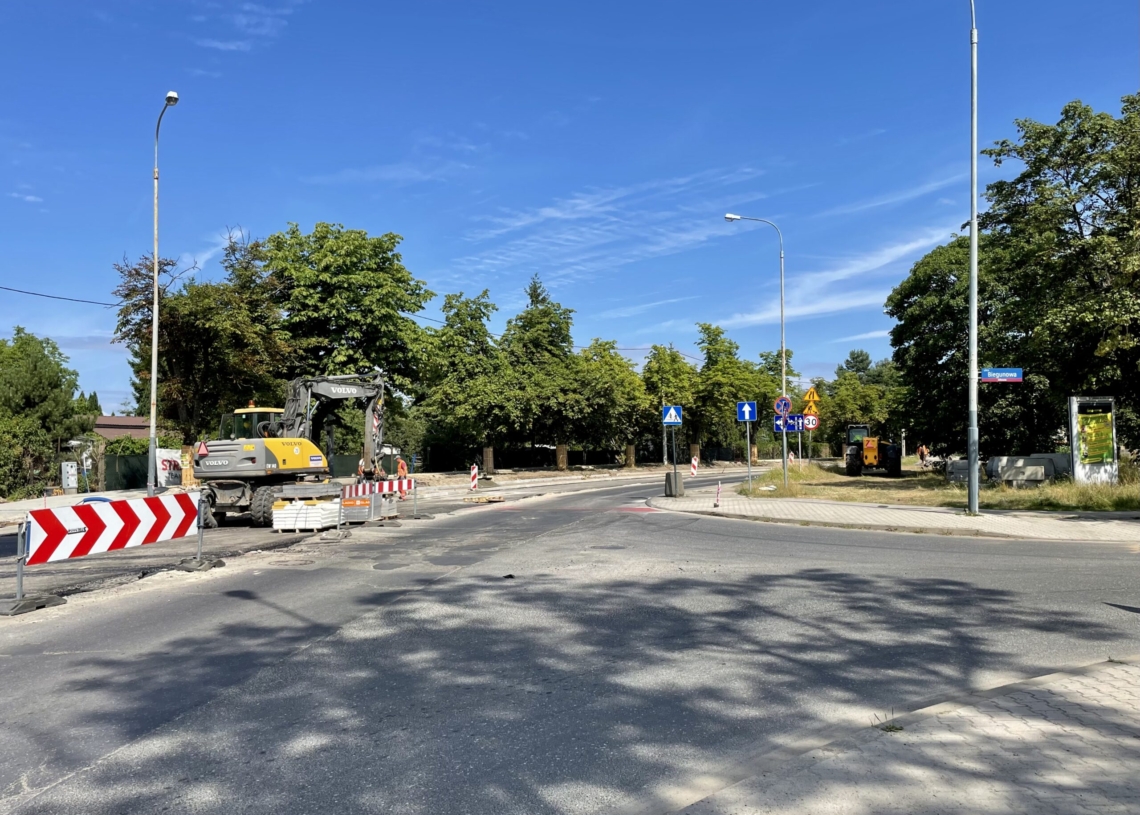 Przebudowa Krakowskiej. Drogowcy w końcu układają asfalt [ZDJĘCIA]