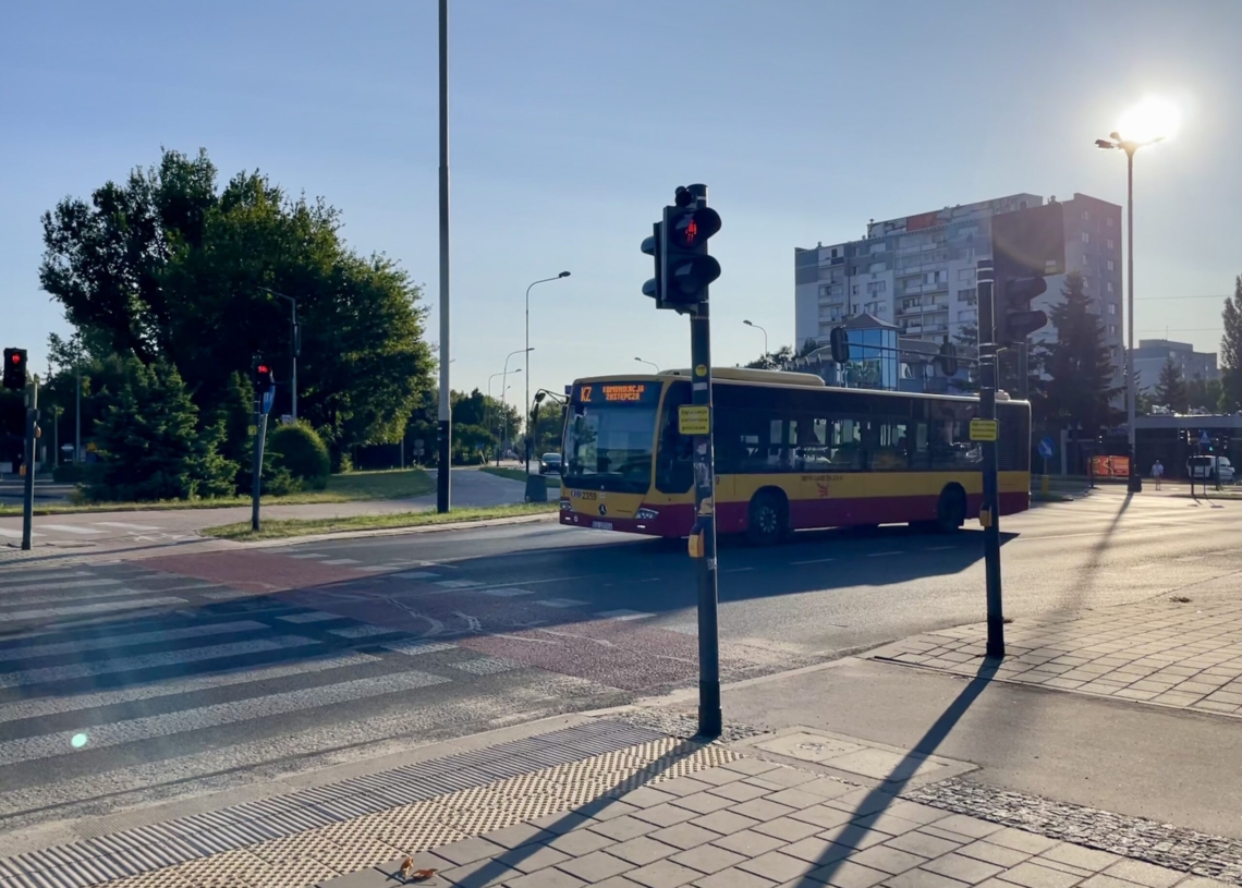 Zatrzymanie ruchu tramwajowego na Retkini i opóźnienia na 3 liniach. Poszkodowana pasażerka linii Z13