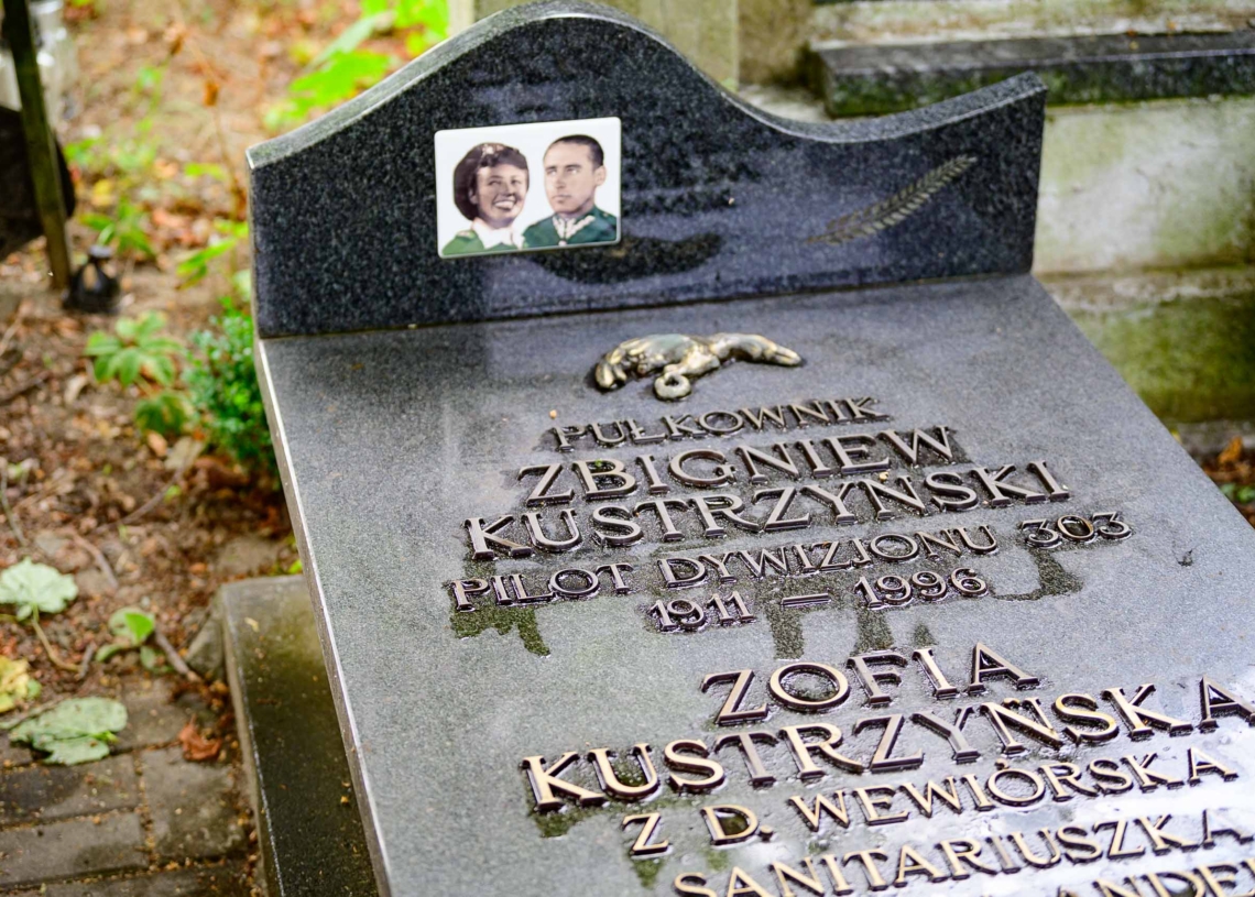 83. rocznica bitwy o Anglię. W Łodzi złożono kwiaty na grobie pułkownika Zbigniewa Kustrzyńskiego