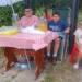 Owocowy biznes w Piotrkowie Trybunalskim. Troje rodzeństwa sprzedaje lemoniadę 6 Owocowy biznes w Piotrkowie. Dzieci sprzedają lemoniadę