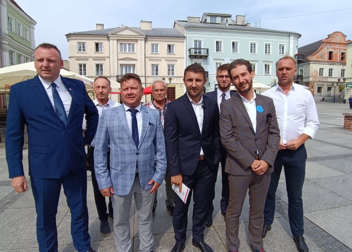 Konfederacja okręgu piotrkowskiego zaprezentowała liderów listy do Sejmu [ZDJĘCIA]