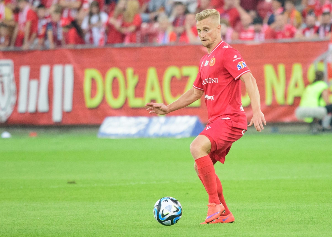 Bartłomiej Pawłowski piłkarzem lipca w ekstraklasie? Widzewiak znalazł się w „10” nominowanych 1 Bartłomiej Pawłowski nominowany do tytułu Piłkarza Lipca PKO BP Ekstraklasy