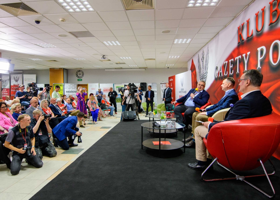Zjazd Klubów Gazety Polskiej w Spale. Gościem Mariusz Błaszczak, szef MON