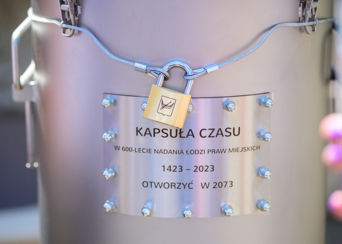 kapsułę czasu