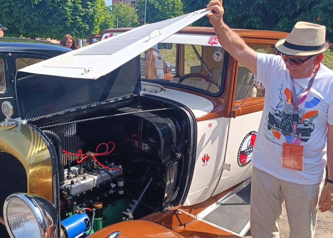Zlot zabytkowych citroenów w Piotrkowie Trybunalskim  [ZDJĘCIA]