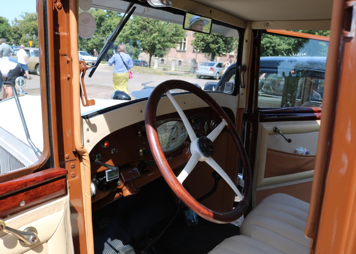 Zlot zabytkowych citroenów w Piotrkowie Trybunalskim  [ZDJĘCIA]