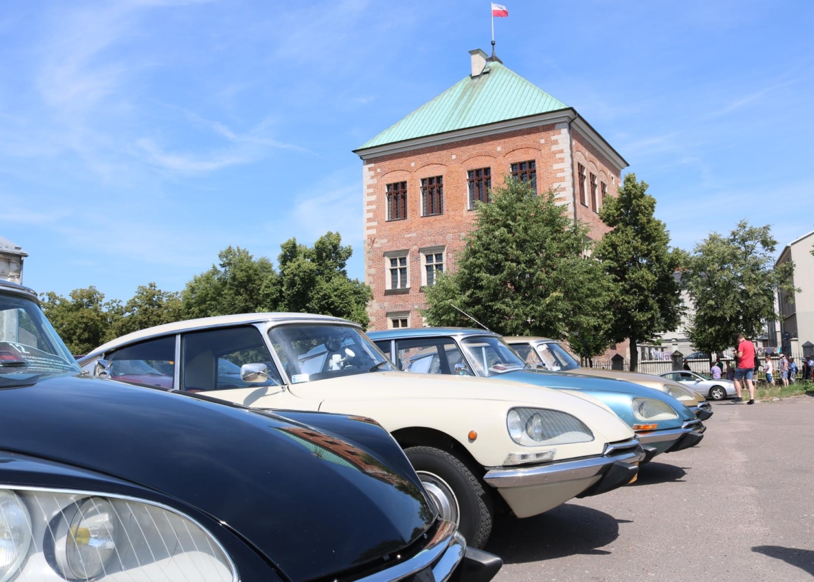 Zlot zabytkowych citroenów w Piotrkowie Trybunalskim  [ZDJĘCIA]