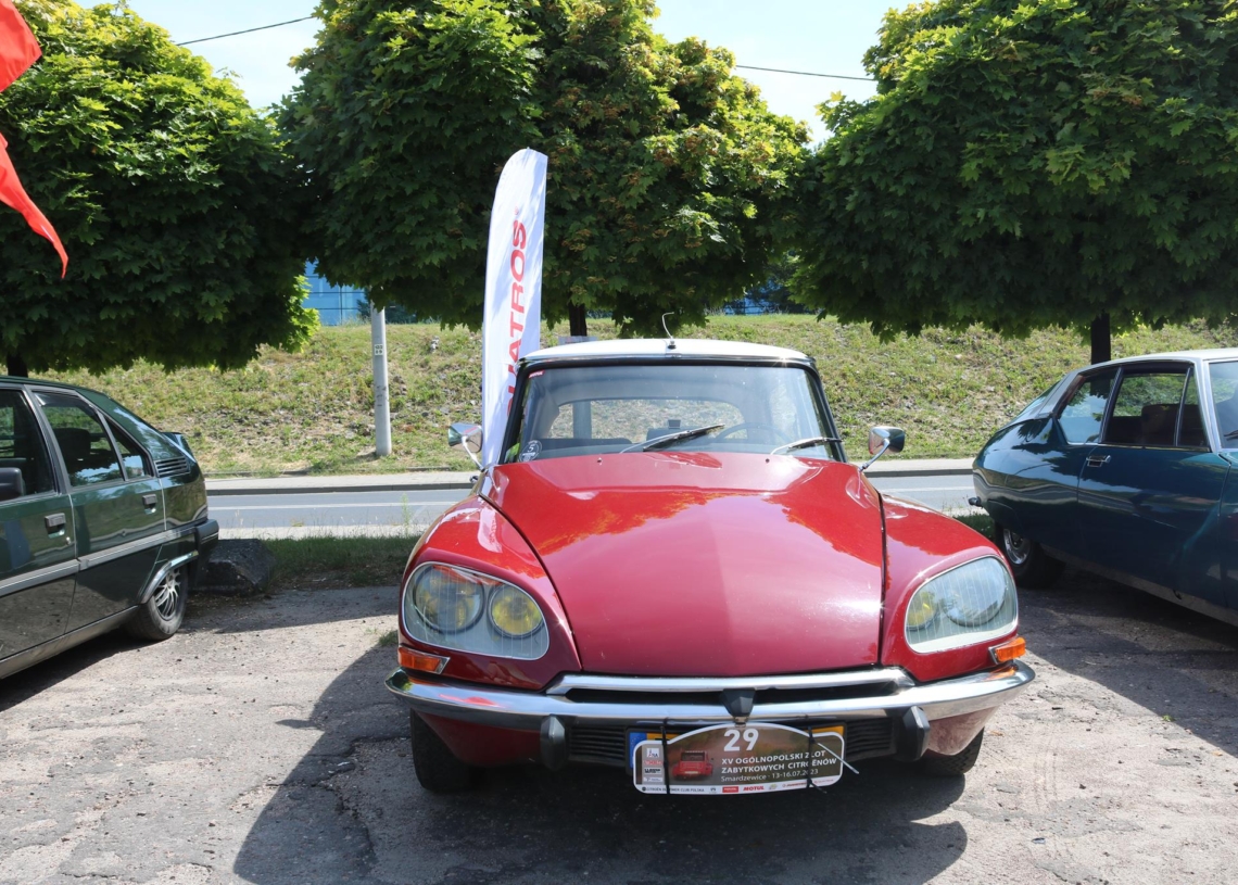 Zlot zabytkowych citroenów w Piotrkowie Trybunalskim  [ZDJĘCIA]