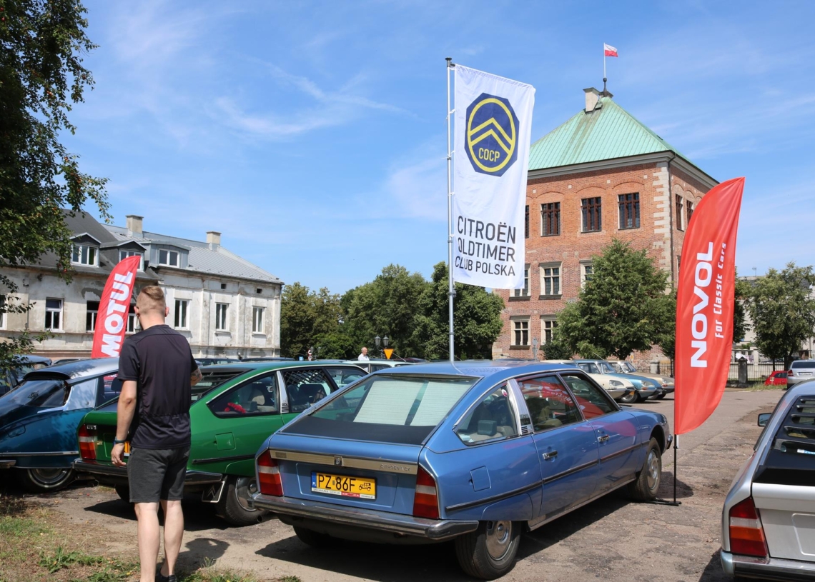 Zlot zabytkowych citroenów w Piotrkowie Trybunalskim  [ZDJĘCIA]
