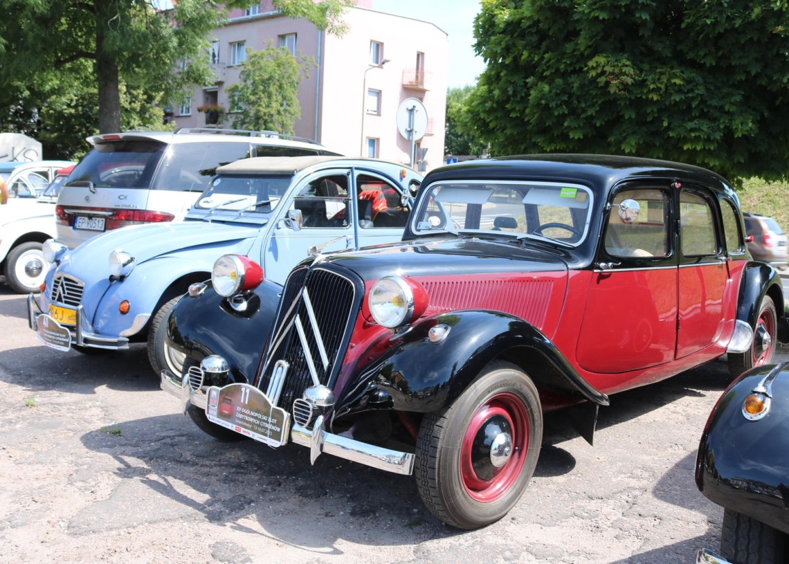 Zlot zabytkowych citroenów w Piotrkowie Trybunalskim  [ZDJĘCIA]
