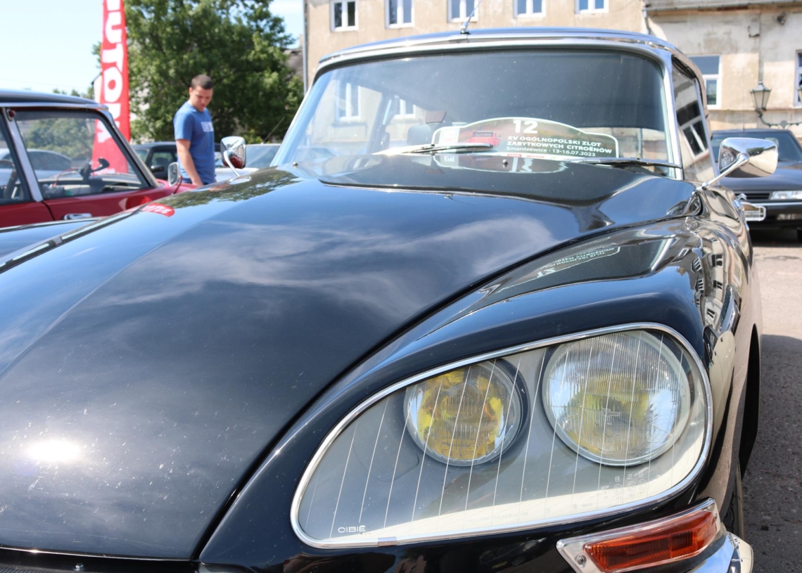Zlot zabytkowych citroenów w Piotrkowie Trybunalskim  [ZDJĘCIA]