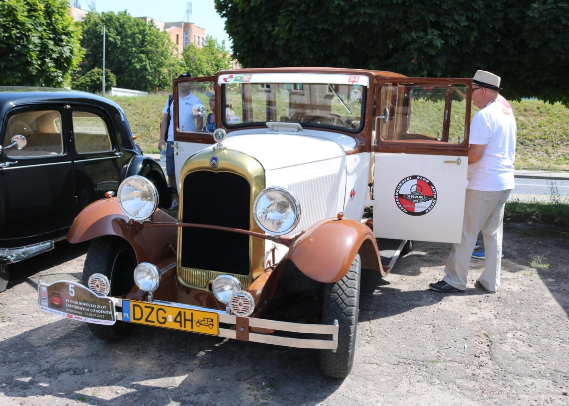 Zlot zabytkowych citroenów w Piotrkowie Trybunalskim  [ZDJĘCIA]