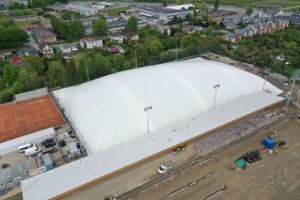 Skierniewice: boisko przykryte balonem gotowe do użytku. Piłkarze rozpoczną treningi już 10 lipca? 3 Skierniewickie boisko przykryte balonem gotowe do użytku
