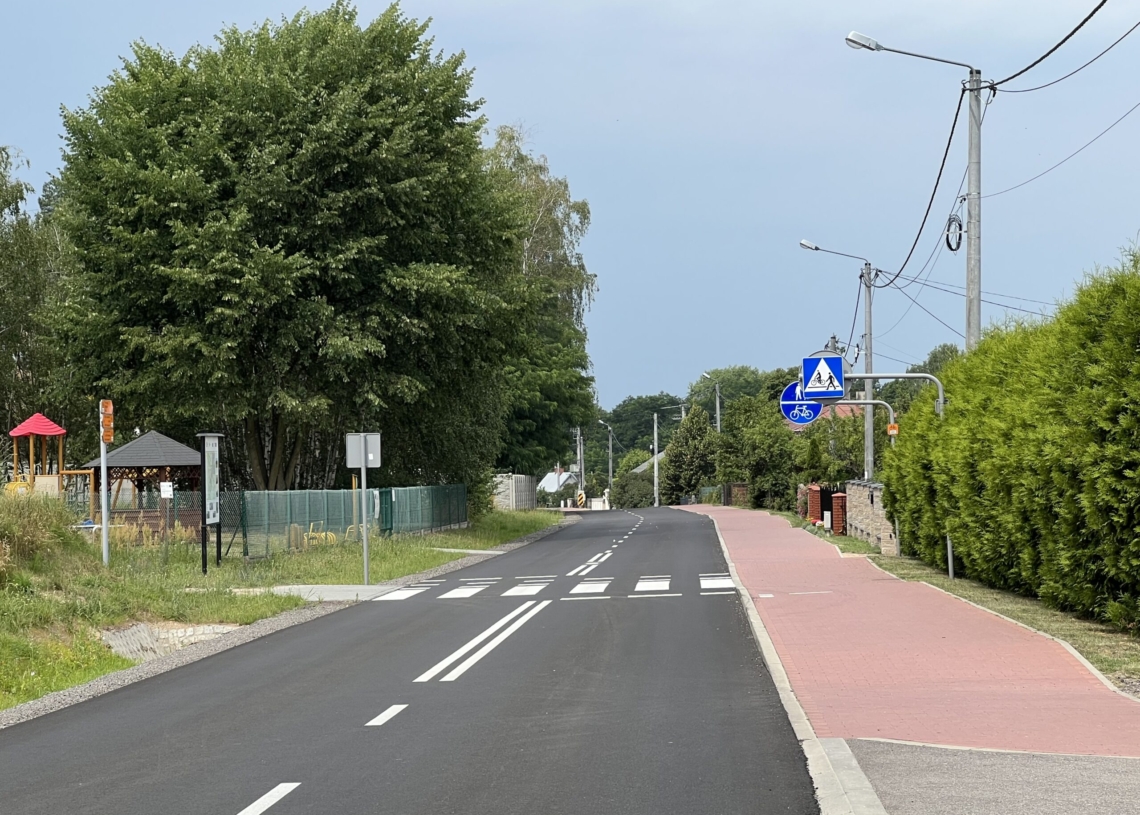 12 mln zł z rządowego programu Polski Ład pozwoliło zakończyć przebudowę drogi w Piaskach pod Zduńską Wolą