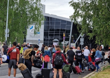 Tajemnicza walizka w toalecie. Ewakuacja pasażerów i pracowników łódzkiego lotniska