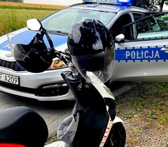 Rawa Mazowiecka: Nietrzeźwy z zakazem kierowania pojazdami chciał przekupić policjantów. Grozi mu 10 lat więzienia 1 Rawa Mazowiecka: Nietrzeźwy z zakazem kierowania pojazdami chciał przekupić policjantów. Grozi mu 10 lat więzienia