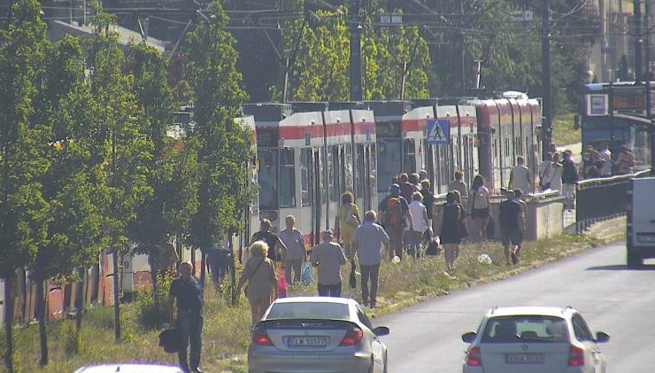Zatrzymanie ruchu tramwajów na Piłsudskiego przy Targowej. Opóźnienia na 6 liniach 1 zatrzymanie ruchu tramwajów na Piłsudskiego