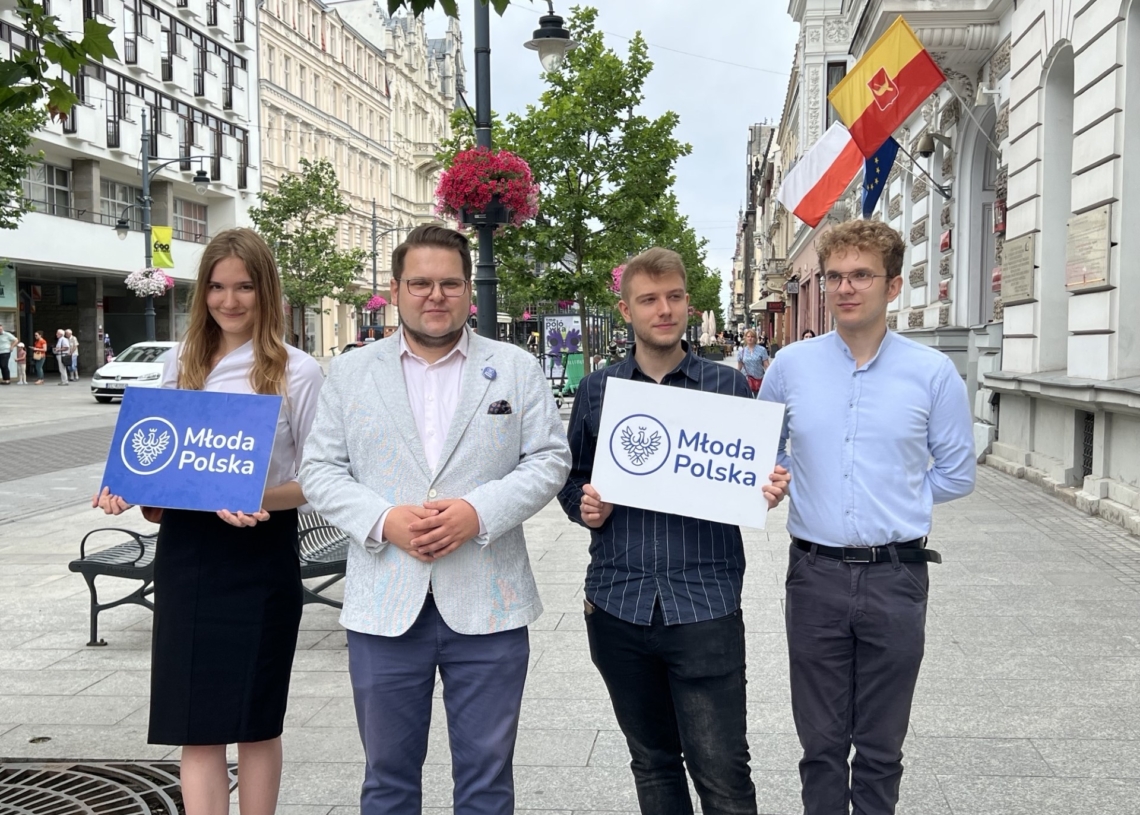 Młodzi ludzie chcą poprawy swojej sytuacji na rynku pracy