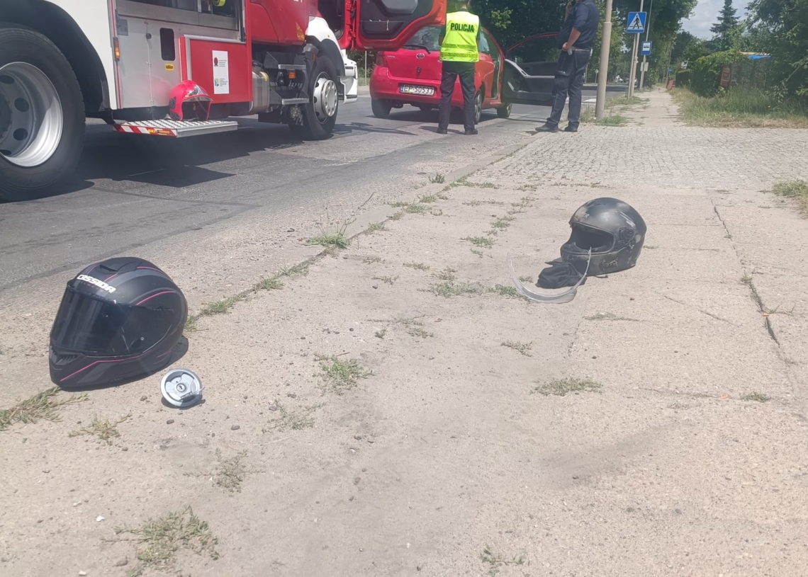 Piotrków: 72-letni kierowca toyoty wymusił pierwszeństwo i zderzył się z motocyklem na Wolborskiej