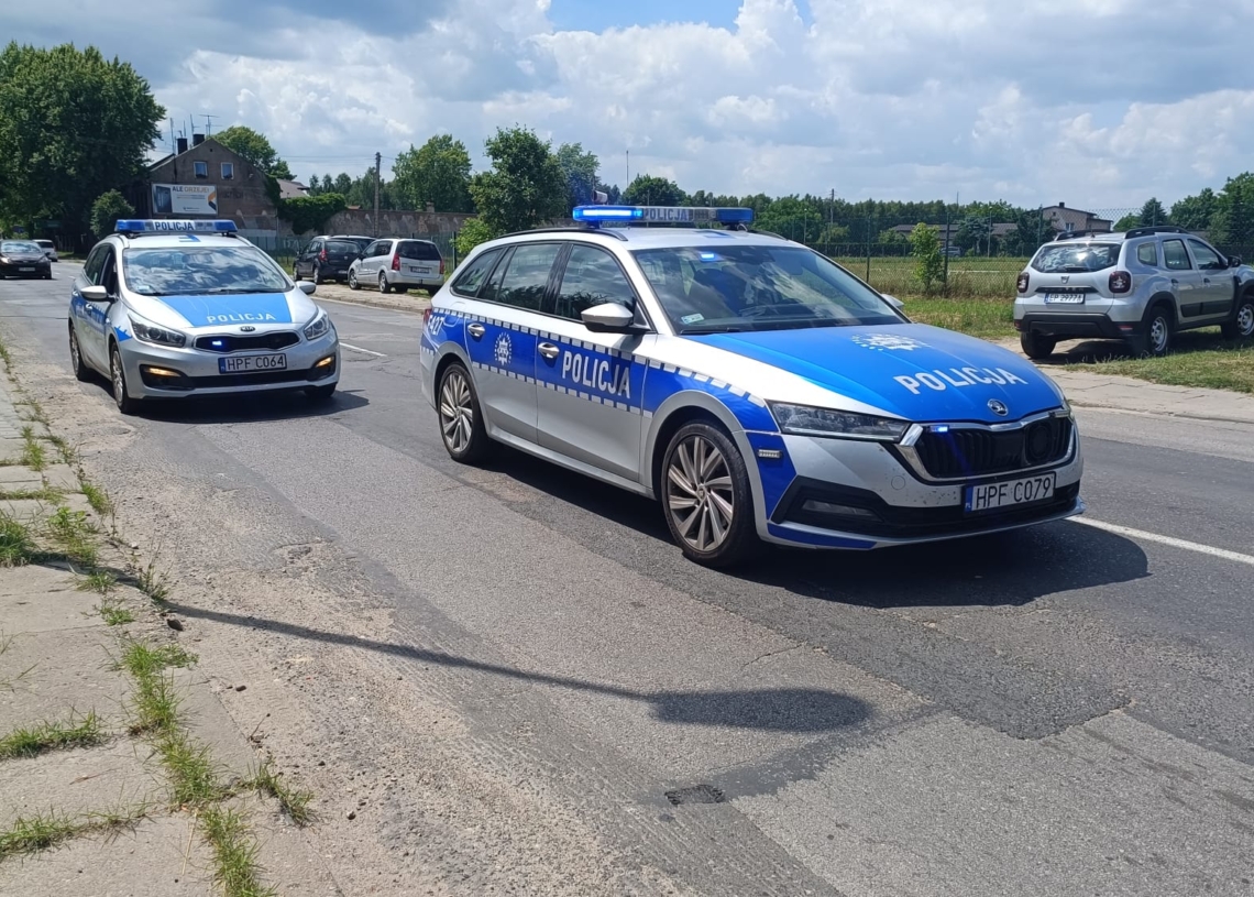 Piotrków: 72-letni kierowca toyoty wymusił pierwszeństwo i zderzył się z motocyklem na Wolborskiej