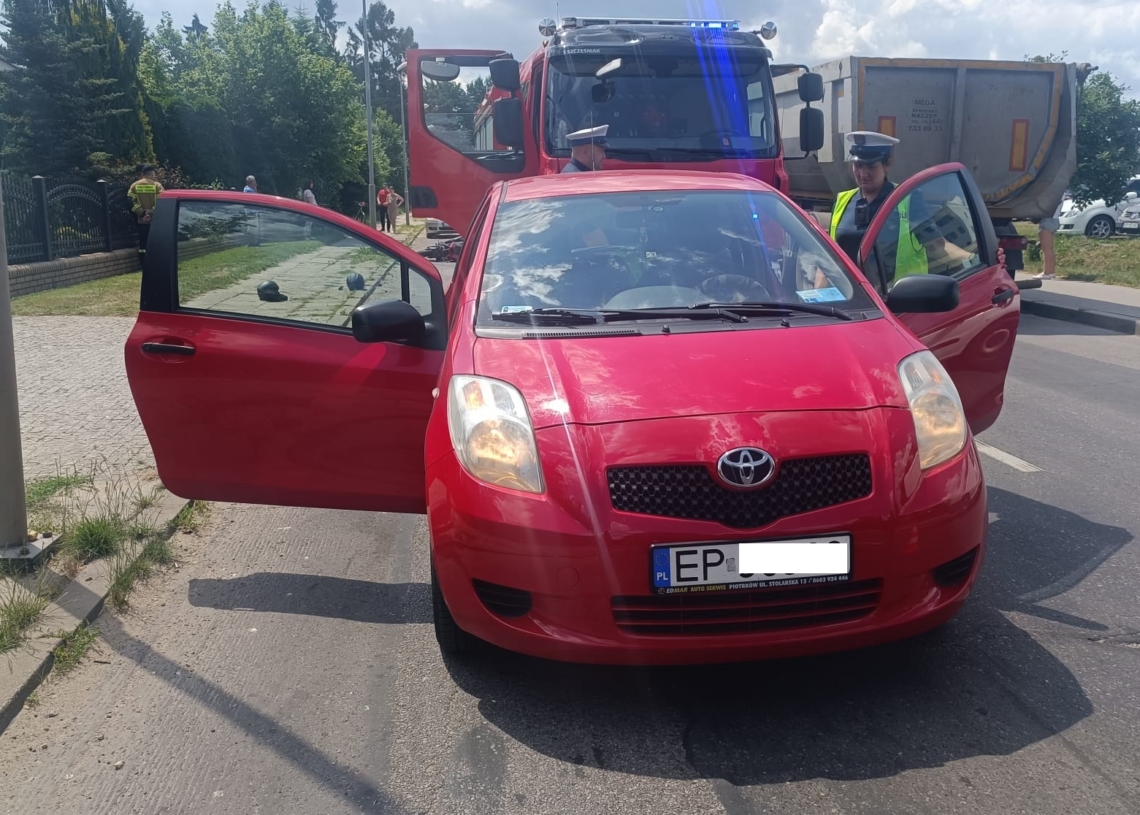 Piotrków: 72-letni kierowca toyoty wymusił pierwszeństwo i zderzył się z motocyklem na Wolborskiej
