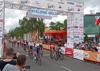 Wyścig „Solidarności” i Olimpijczyków 2023. Zwycięzcą Siim Kiskonen, Michał Pomorski na podium. Potrójny triumf Polaków w Stalowej Woli