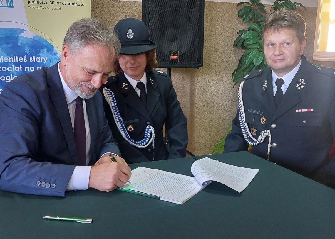 Sieradz: strażacy ochotnicy otrzymali promesy na zakup sprzętu ratowniczego