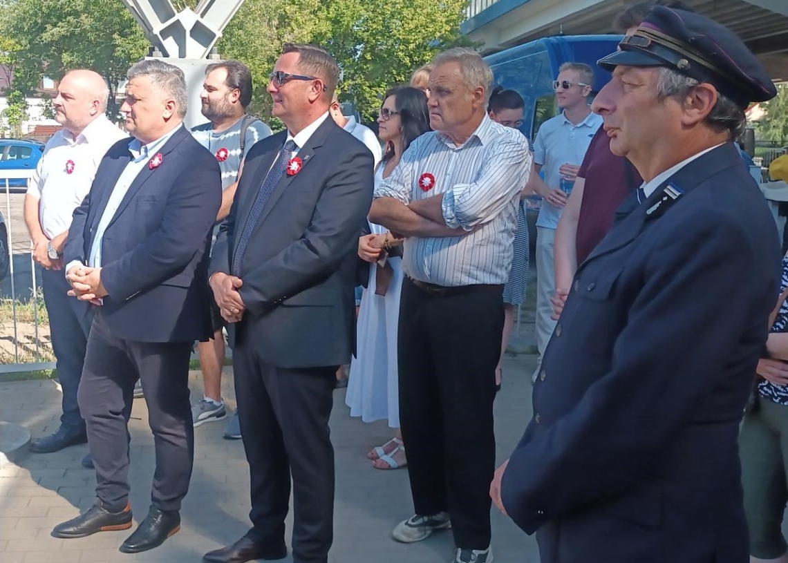 Lokomotywa PKP Cargo ozdobiona wizerunkiem Jana Kozietulskiego i herbem Skierniewic [ZDJĘCIA]