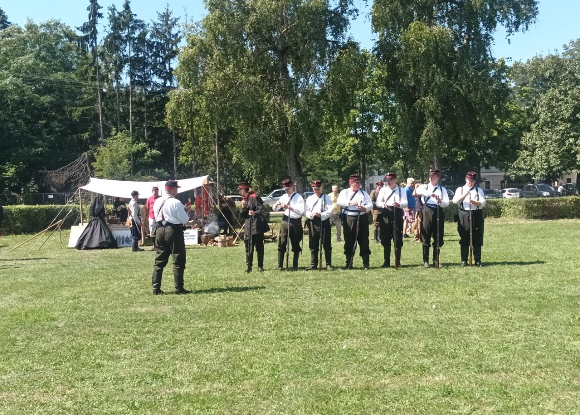 Obchody Święta Wojska Polskiego i X Skierniewickie Spotkania z Historią [ZDJĘCIA]