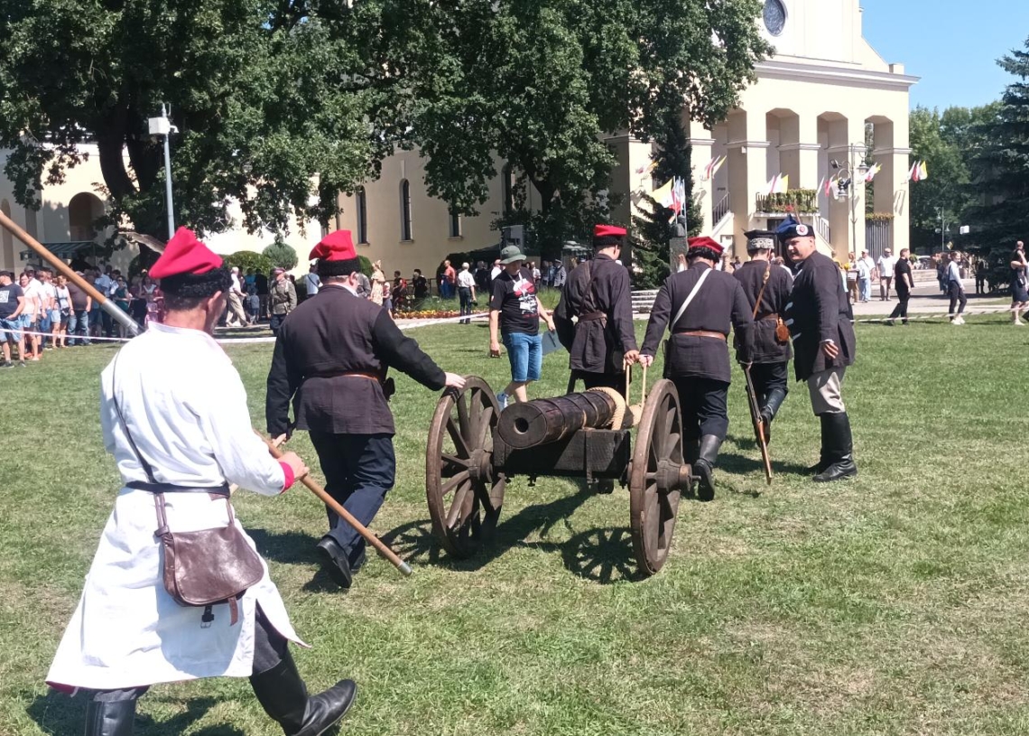Obchody Święta Wojska Polskiego i X Skierniewickie Spotkania z Historią [ZDJĘCIA]